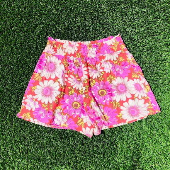Lily Rose Floral Shorts Size M Pink/Cream Multi-Color - Picture 2 of 3